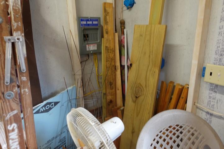 CORNER LOT INCLUDING LUMBER LADDER TOMATOE STAKES FAN AND MORE