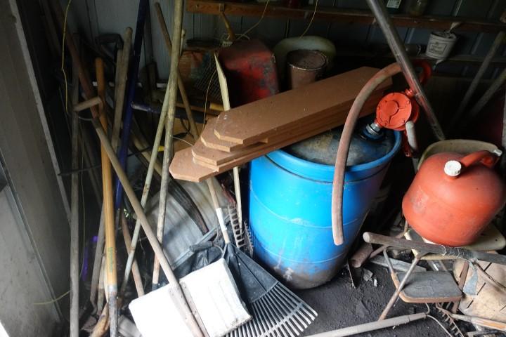 CONTENTS OF SMALL SHED INCLUDING PUSH MOWER GARDEN TOOLS GAS CANS WEED EATE
