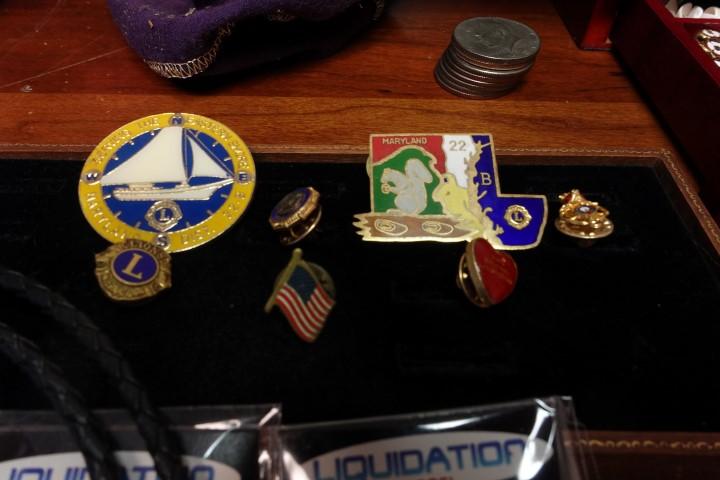 COLLECTION LIONS CLUB PINS TEXAS TIES AND AMERIAN FLAG PINS