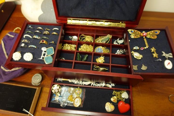 JEWELRY BOX FULL COSTUME JEWELRY INCLUDING RINGS EARRINGS NECKLACES AND PIN