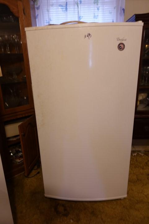 WHIRLPOOL UP RIGHT FREEZER APPROX 16 SQ FT