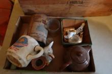 BOX EARLY COLLECTIBLES INCLUDING 1977 ROUND UP BOY SCOUTS POWDER MUSTARD CA