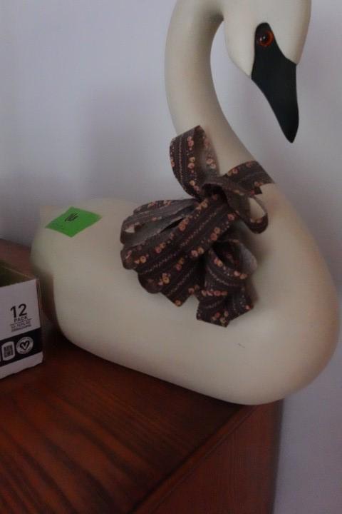 1/2 SIZE SWAN DECORATIVE