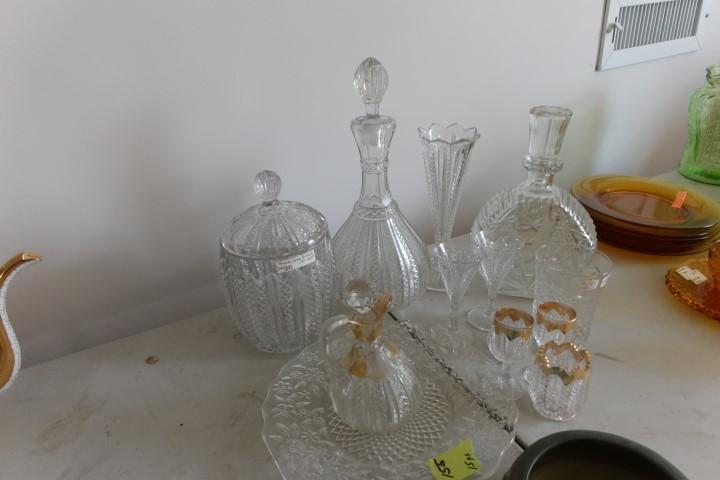 15 PC CLEAR GLASS INCLUDING MARDI GRAS BISCUIT JAR DECANTER BUD VASE AND MO