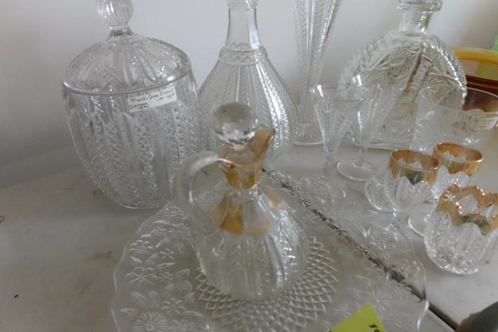 15 PC CLEAR GLASS INCLUDING MARDI GRAS BISCUIT JAR DECANTER BUD VASE AND MO