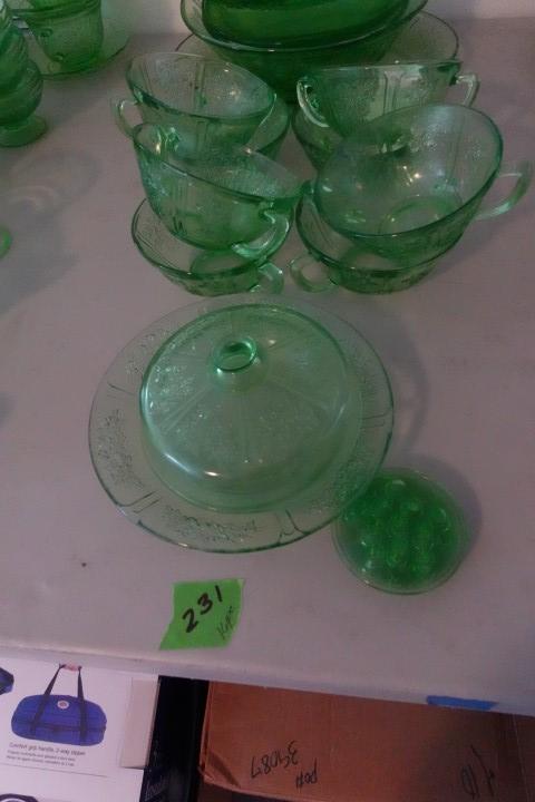 APPROX 16 PC GREEN DEPRESSION INCLUDING SERVING PCS BOWLS CREAM SOUP BOWLS