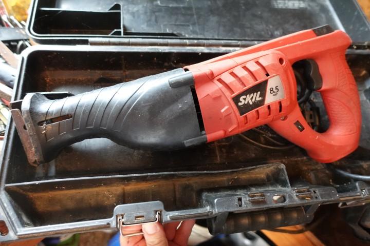 SKILL 8.5 RECIPROCATING SAW IN DEWALT CASE