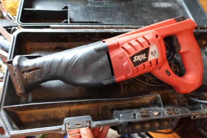 SKILL 8.5 RECIPROCATING SAW IN DEWALT CASE