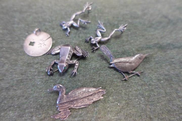 STERLING PINS EARRINGS AND PENDANT .71 T OZ