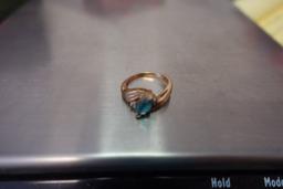 14 KT YELLOW GOLD RING WITH LIGHT BLUE STONE AND DIAMOND CHIPS SIZE 4.5 1.8