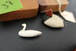 TWO MINIATURE SHOREBIRD CARVINGS ONE WITH DAMAGE TO BILL AND MINI CANVASBAC