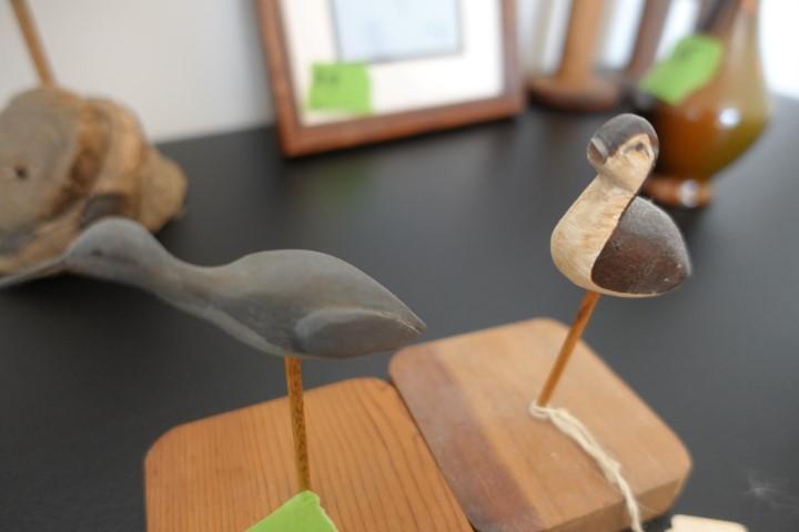 TWO MINIATURE SHOREBIRD CARVINGS ONE WITH DAMAGE TO BILL AND MINI CANVASBAC