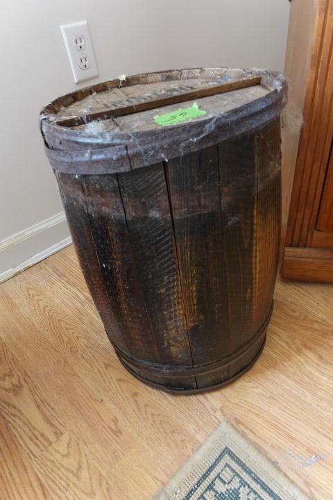 ANTIQUE WOODEN NAIL KEG  MARKED FINISHING