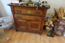 ANTIQUE OAK WASH STAND