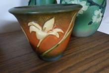 ROSEVILLE FLOWER POT WITH 672 APPROX 5 INCH