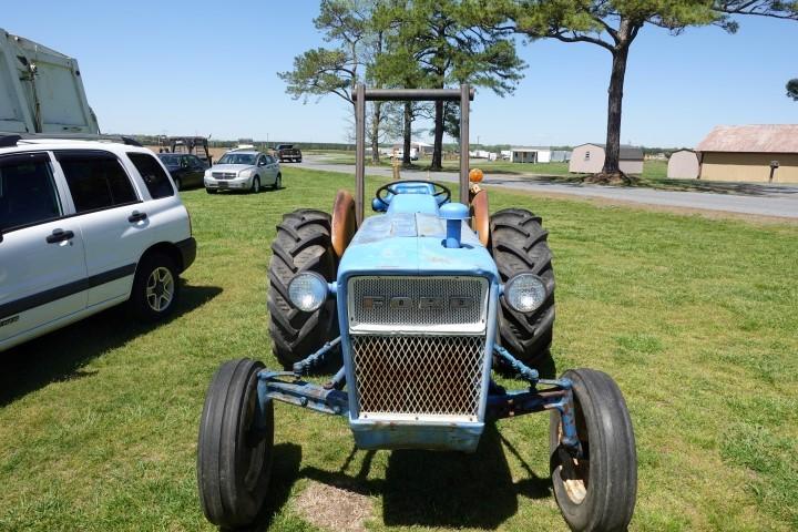 #3501 3000 FORD TRACTOR 3600 HRS 3 CYL GAS ENG 4 SPEED WITH HI LO SHIFTER P