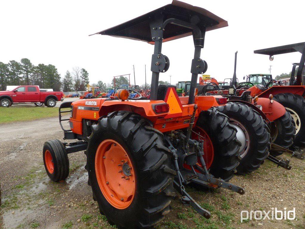 Kubota M5700