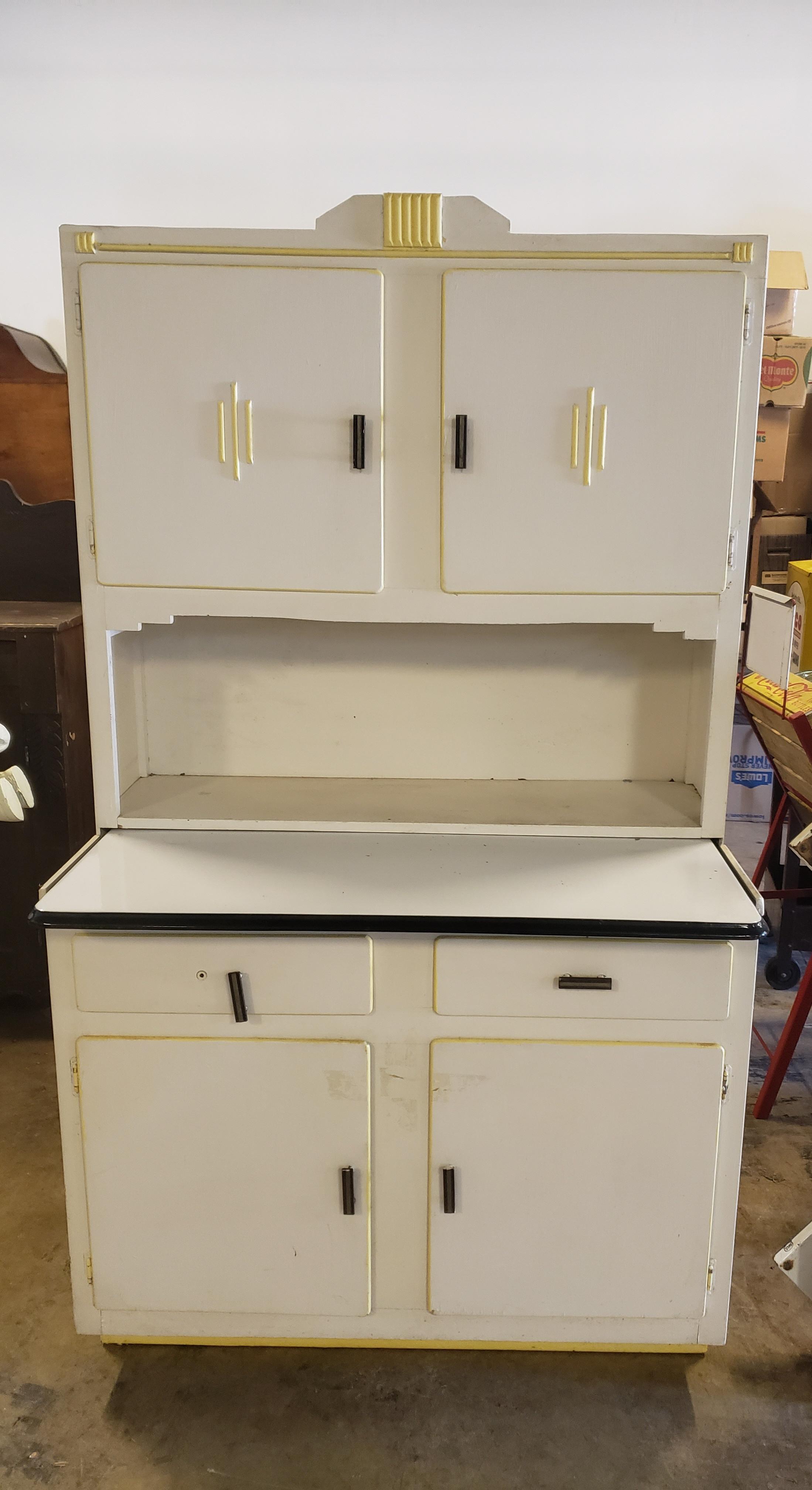 Keystone Kitchen Cabinet