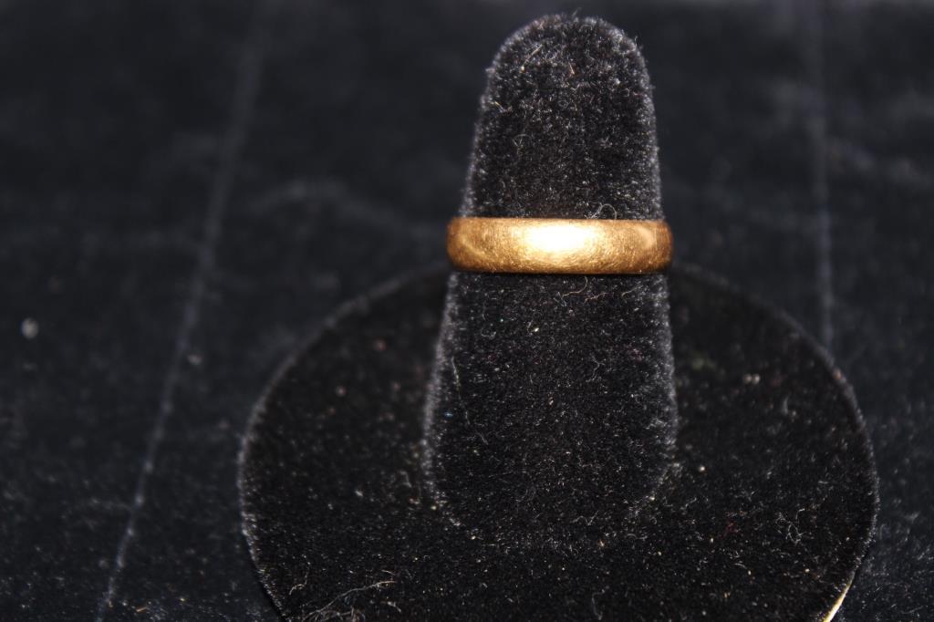 22kt Yellow Gold Band Size 6   5.3g