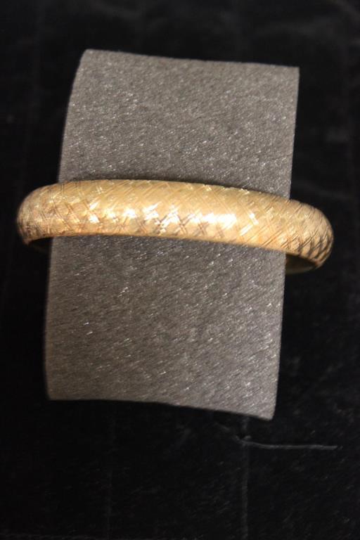 10kt Yellow Gold Bangle 6.4g