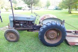 Ford 600 Tractor, 4 Cylinder, 5-Speed