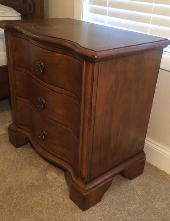 3-Drawer Serpentine-Front Night Stand