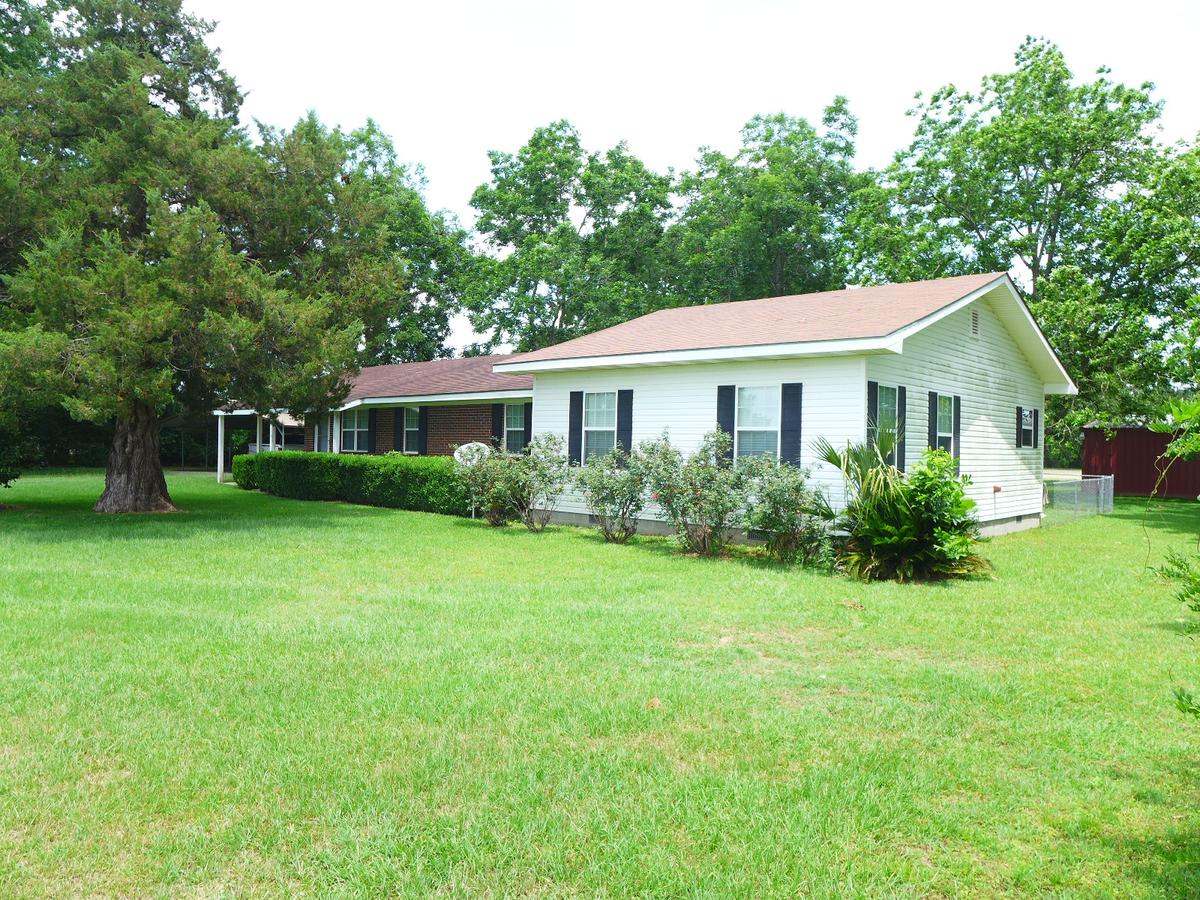 421 Best Cir. Adel, GA