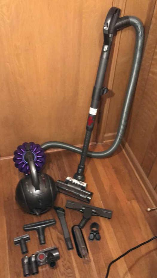 Dyson DC 39 Vacuum Cleaner with Attachments