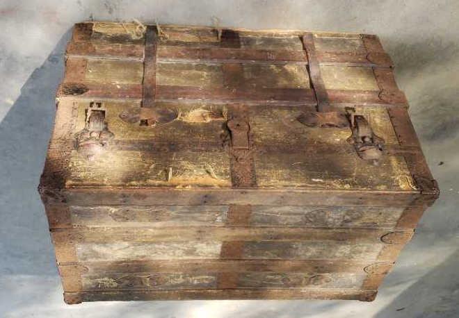 Antique Trunk 28" x 16 1/2" x 19"