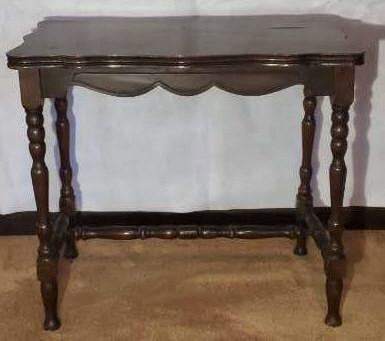 Vintage Table Turned Legs--21.5" x 14" x 19"