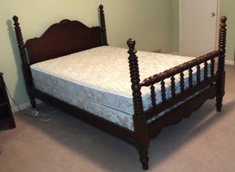 Vintage Mahogany Full-Size Bed--matches Lots