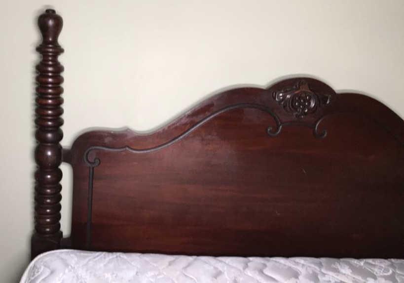 Vintage Mahogany Full-Size Bed--matches Lots