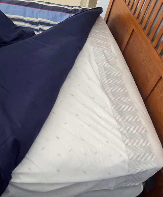 Queen Size Bed with King Size Dockers Comforter, Sheets,