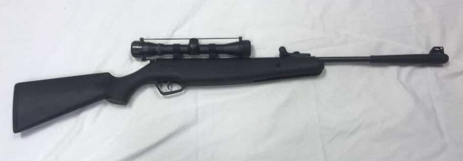 Stoeger Model X-10 Pellett Air Gun w/4 x 32 Scope