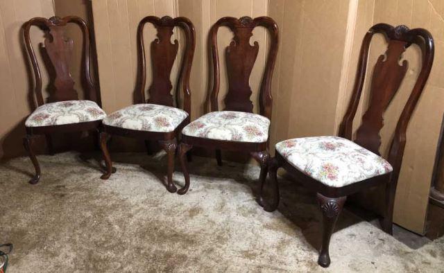 Set of (4) Queen Anne Dining Chairs