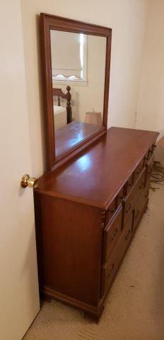 8-Drawer Dresser w/Mirror