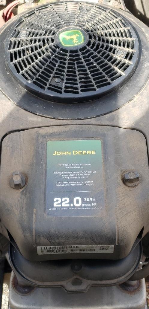 John Deere E140 Riding Mower w/Bag Attachment