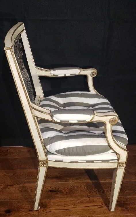 Side Chair w/Upholstered Seat and Pineapple Back