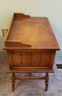 Early American Style Maple End Table by Empire--