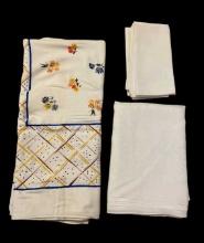 60"� x 100"� Linen Tablecloth and (8) Matching
