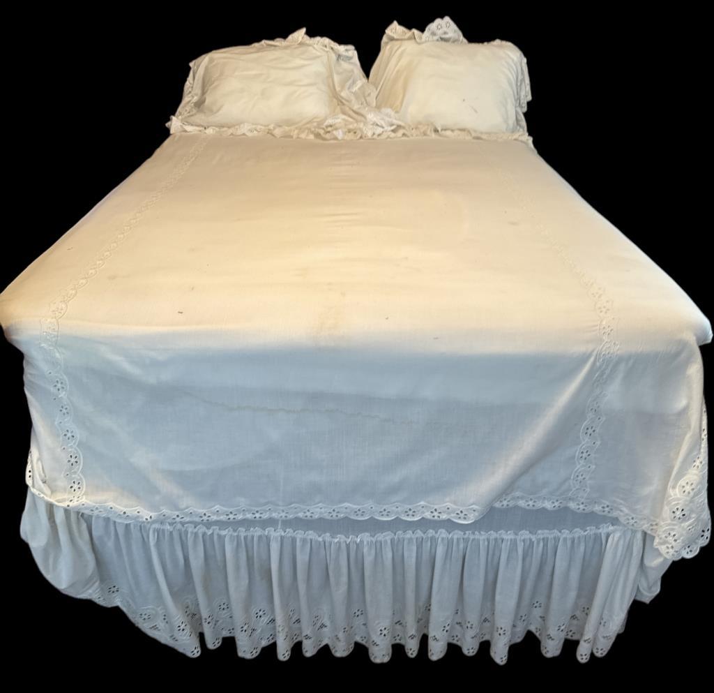 King Size Carlin Coverlet with (2) Shams and Dust