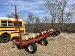 CASE 900 8 ROW PLANTER W/MARKERS