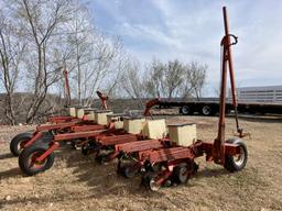 CASE 900 8 ROW PLANTER W/MARKERS
