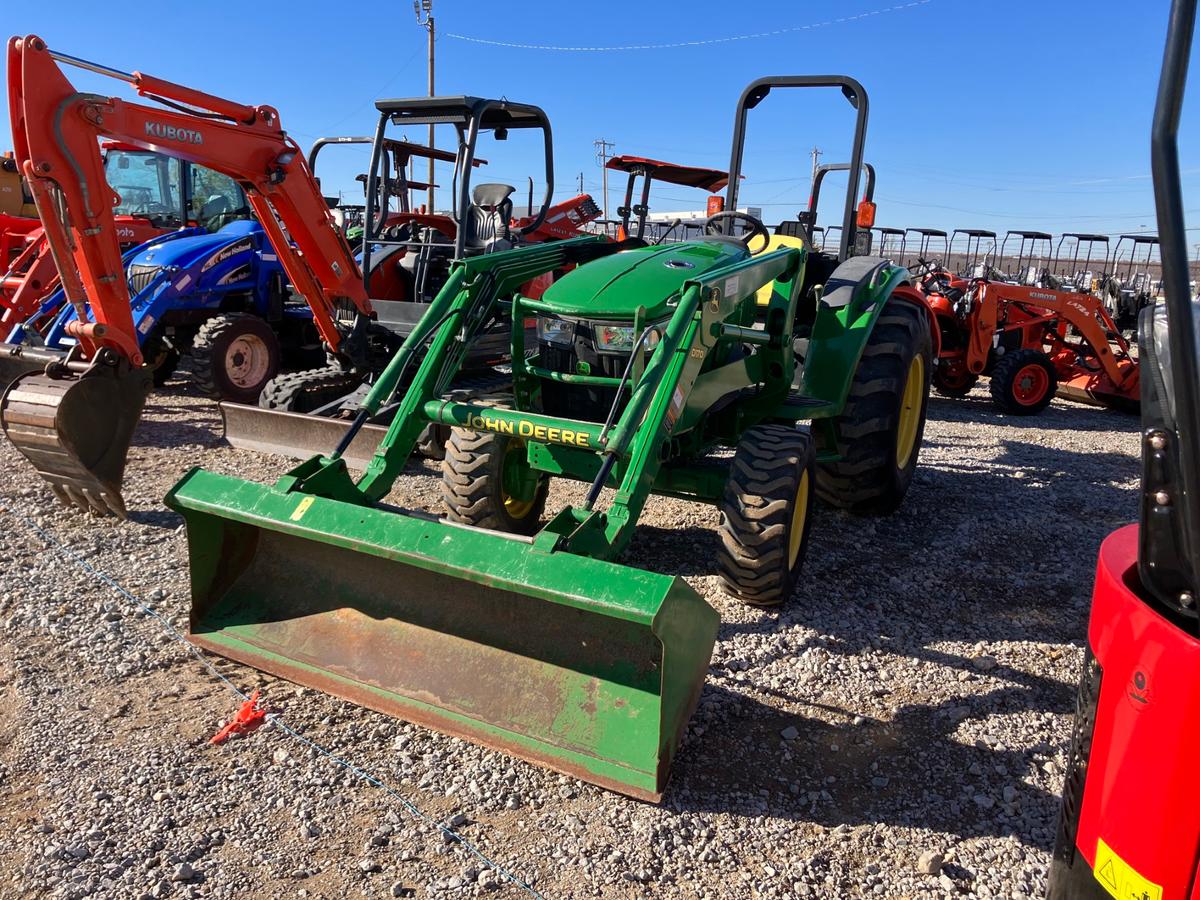 JOHN DEERE 4052M