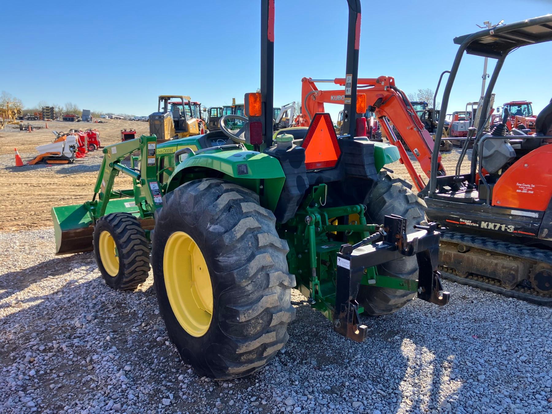 JOHN DEERE 4052M