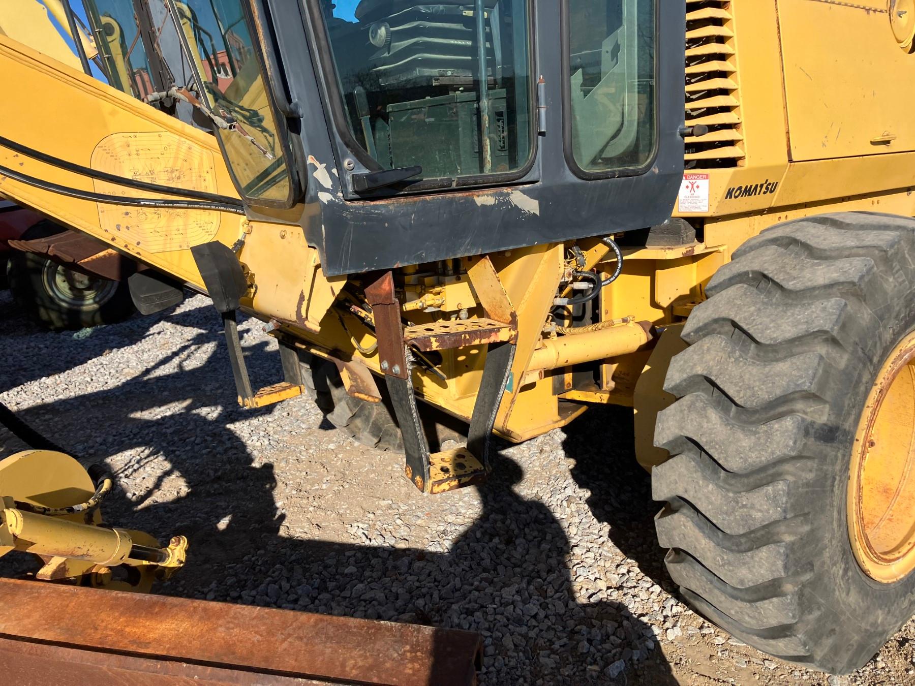 KOMATSU GD530A ROAD GRADER