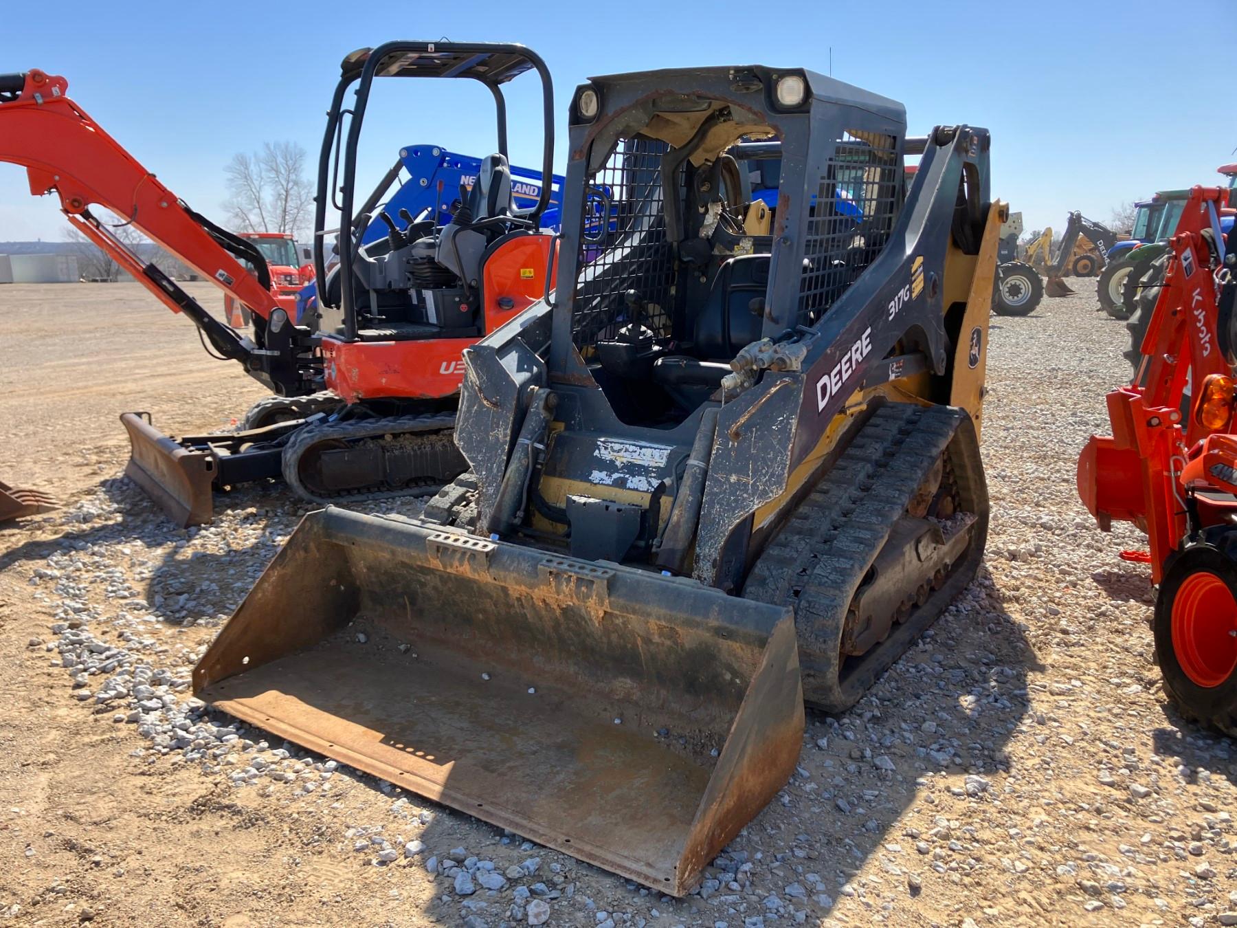 DEERE 317G SKIDSTEER