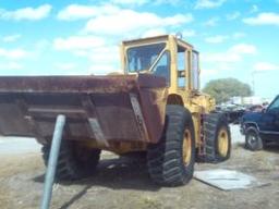 CAT 966B FRONT END LOADER, 2 FLAT TIRES, NEEDS NEW WINDOWS (MOTOR IS ETHER