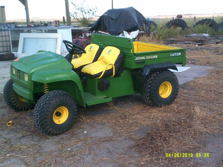 JOHN DEERE GATOR