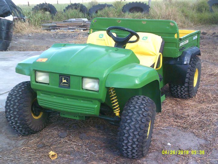 JOHN DEERE GATOR